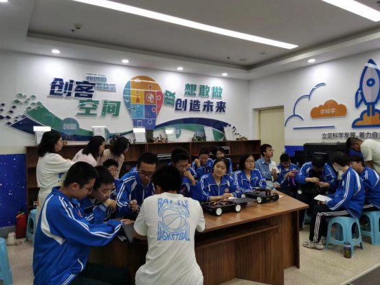 每日一图：朔城区一中机器人社团培训，为高中生活增添几份不一样的青春色彩 图9